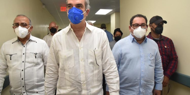 Presidente y autoridades de Salud supervisan avances construcción hospital Las Terrenas