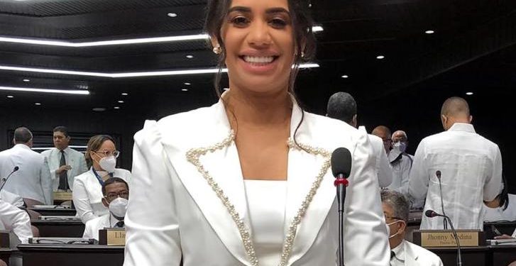 Diputada Gerónimo somete resolución que solicita construir un puente paralelo al Jacinto J. Peynado