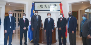 Diputados de diferentes bloques se reúnen con embajador de China en RD