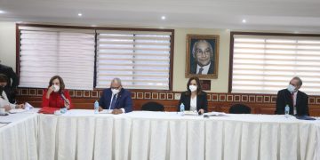 Diputados y funcionarios Banco Central analizan proyecto busca convertir asociaciones de ahorros en bancos comerciales