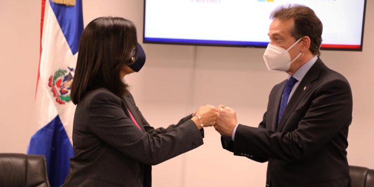 MICM y Microsoft unen esfuerzos para eficiencia institucional y apoyo