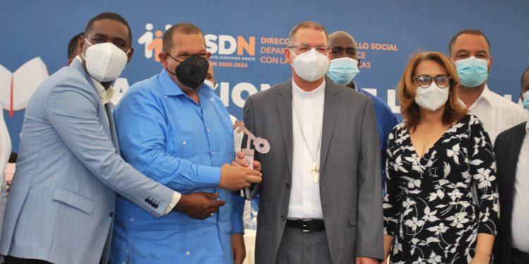 Alcaldía de SDN conmemora Día Nacional de la Biblia y reconoce a monseñor Jesús Castro Marte