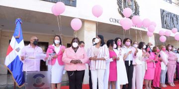 CD lanza globos rosados para cerrar jornada de prevención sobre Cáncer de Mama
