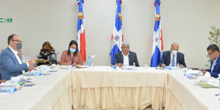 Senadores conocen Resolución que solicita detener ejecución de proyecto minero en Parque Nacional Manolo Tavárez Justo
