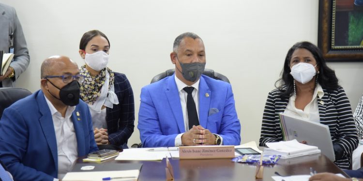 Rendirán informe favorable a ley que prohíbe matrimonio de menores de 18 años