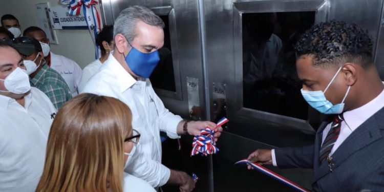 Hospital Taiwán, en Azua, ya tiene Unidad de Cuidados Intensivos: presidente Abinader la pone en funcionamiento, luego de 15 años cerrada