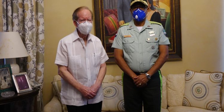 Director de la DIGESETT visita al empresario Pepín Corripio