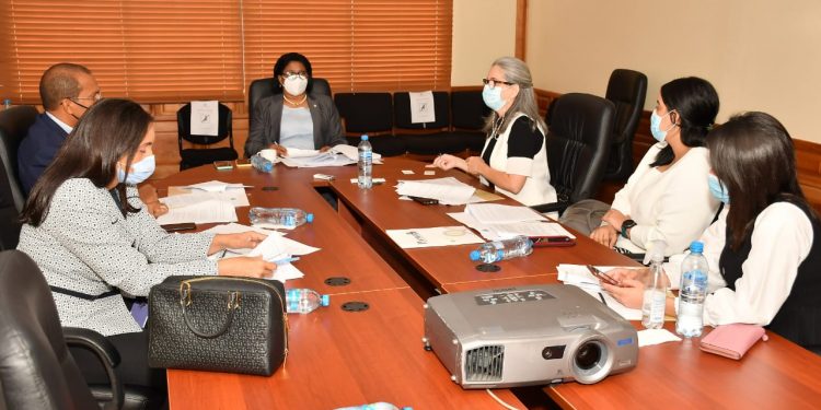 Senadores y representantes del Patronato de Ayuda a Casos de Mujeres Maltratadas analizan Proyecto de Ley para erradicar violencia contra las mujeres