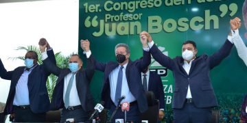 Leonel Fernández juramenta en Fuerza del Pueblo al exsenador de La Vega Euclides Sánchez