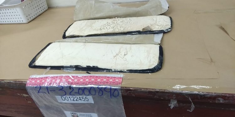Ocupan en el AILA más de dos kilos de heroína camuflados en maleta de doble fondo