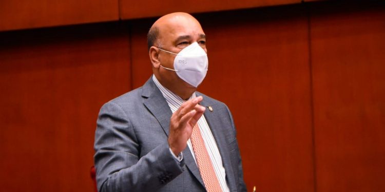 Senador Bauta Rojas acusa al jefe del ERD de tratar de destruir modelo carcelario de Salcedo