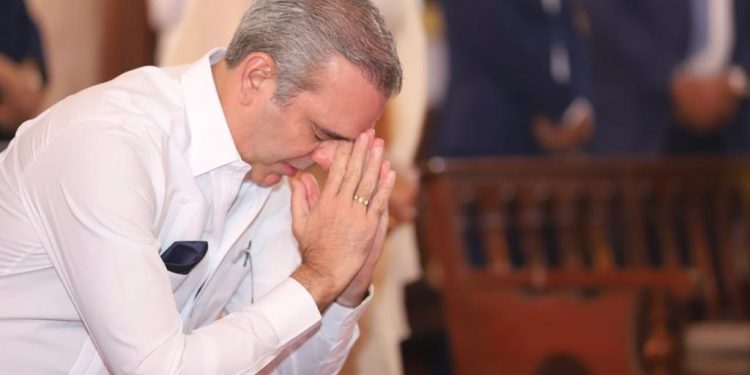 Presidente Luis Abinader participa en misa por Día de Nuestra Señora de la Altagracia