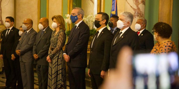 El presidente de la República y del Consejo Nacional de la Magistratura, Luis Abinader, Juramentó a los nuevos jueces del Tribunal Constitucional (TC) y de la Suprema Corte de Justicia.