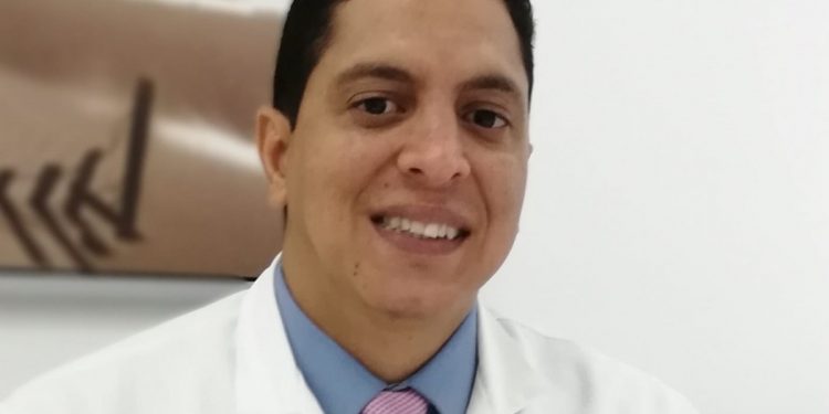 Infectólogo advierte largo feriado sería fuente de contagios Covid-19