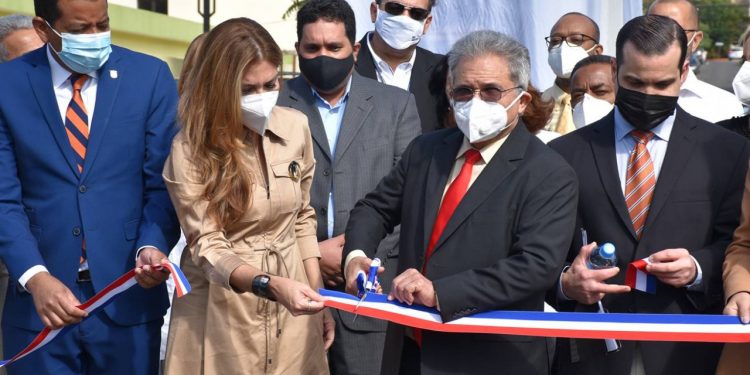 CMD y Alcaldía del Distrito Nacional inauguran monumento en honor a médicos caídos por Covid-19.