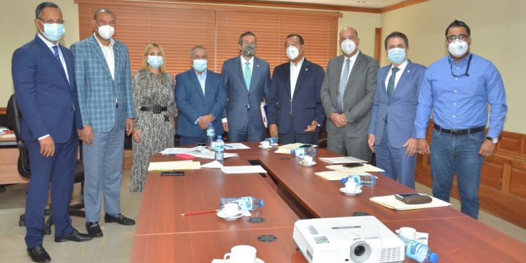 Resolución que busca mitigar los efectos nocivos de Punta Catalina recibe respaldo del Ministro de Medio Ambiente.