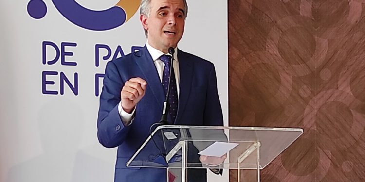 Ministro de Trabajo llama a funcionarios públicos a trabajar por capacitación y fomento de empleabilidad.