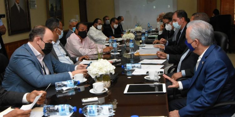 Comisión de Industria, Comercio y Zonas Francas del Senado escucha sectores sobre Proyecto de Ley de Aduanas