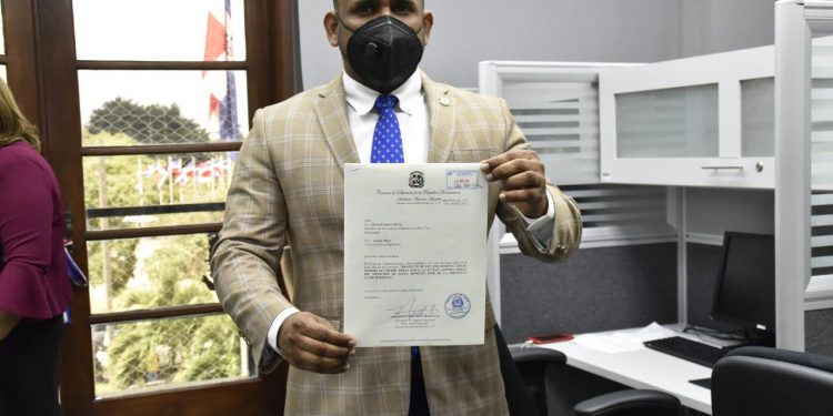 Diputado Heriberto Aracena somete proyecto busca designar nombre de Freddy Beras Goico a Avenida Hípica en SDE.