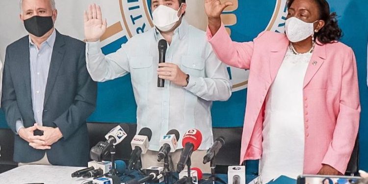 Destacada dirigente y diputada María Suárez se juramenta en el PRM.