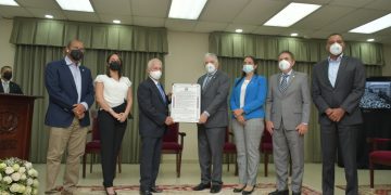 El Senado de la República reconoce al fotógrafo Milvio Pérez.