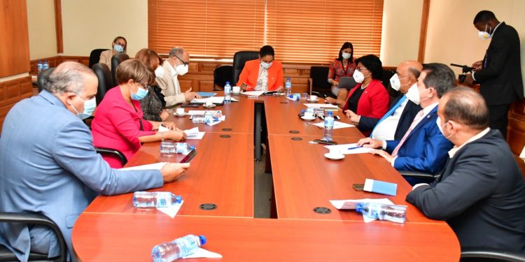 Comunidad perinatal opina sobre proyecto de Ley que ordena el tamizaje neonatal.