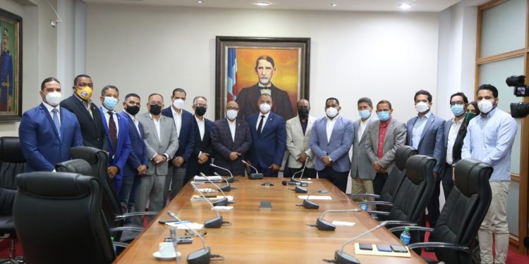 Finjus y varios juristas elogian trabajo del Código Penal; Comisión de Justicia CD convoca a vistas públicas.