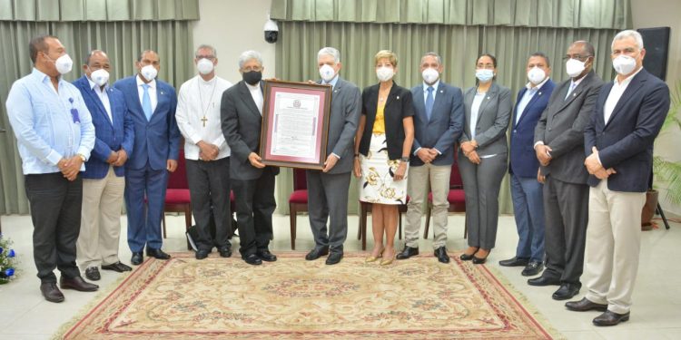 El Senado reconoce a Radio Marién por su servicio a favor de la frontera.