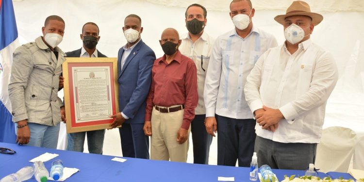 Senado rinde homenaje a Fidel Ferrer, primer dominicano en ser árbitro de Grandes Ligas.