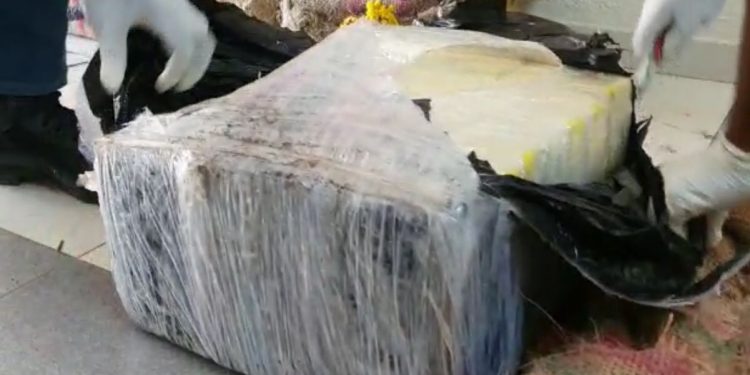 OCUPAN 897 PAQUETES PRESUMIBLEMENTE COCAÍNA PRÓXIMO A LAS COSTAS DEL MUNICIPIO DE BANÍ