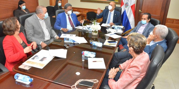 Comisión de Seguridad Social del Senado da seguimiento a entrega de ahorros en AFP a familiares de contribuyentes fallecidos