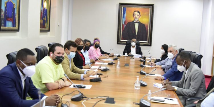 Comisión especial de la Cámara de Diputados continúa escuchando opiniones sobre creación Ministerio de Vivienda