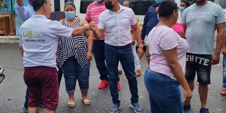 Diputado Elías Matos da seguimientos a sus electores en sectores de la Circunscripción Uno del DN