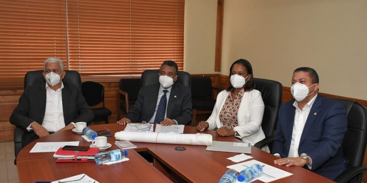 Gobernadora de El Seibo opina sobre construcción de Plaza de Toros