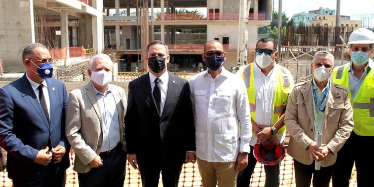 MOPC y Poder Judicial supervisan los trabajos de construcción del nuevo Palacio de Justicia de SDE