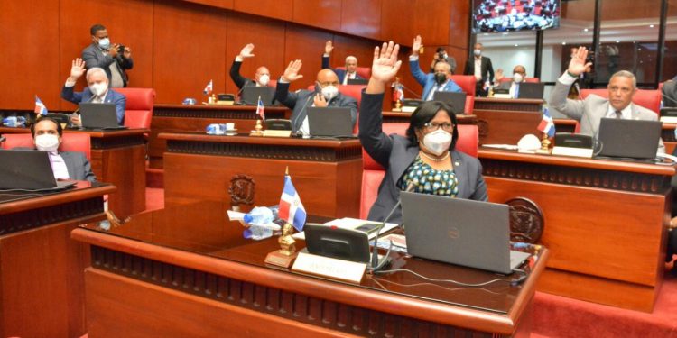 El Senado de la República escoge a Pablo Ulloa como Defensor del Pueblo para el período 2021-2027.