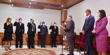 Presidente del Senado juramenta al Defensor del Pueblo, suplentes y adjuntos