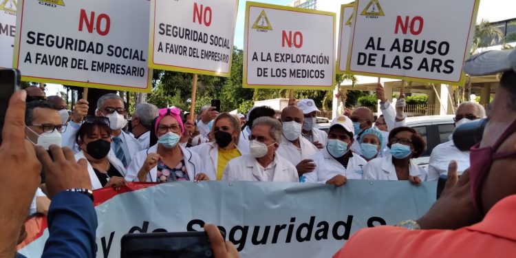 Waldo Ariel Suero, calificó de “conjura” y “patraña” muy bien organizada entre el sector empresarial y la Federación de los Trabajadores Industrial (Conati)