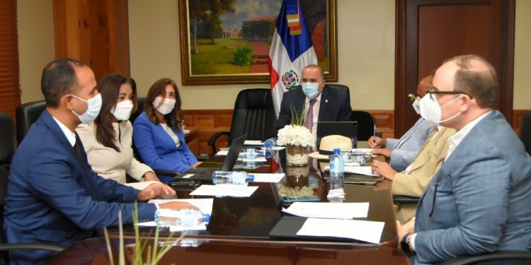 Comisión Especial de senadores escucha a ejecutivos de Barrick Pueblo Viejo sobre el tema de la presa de cola