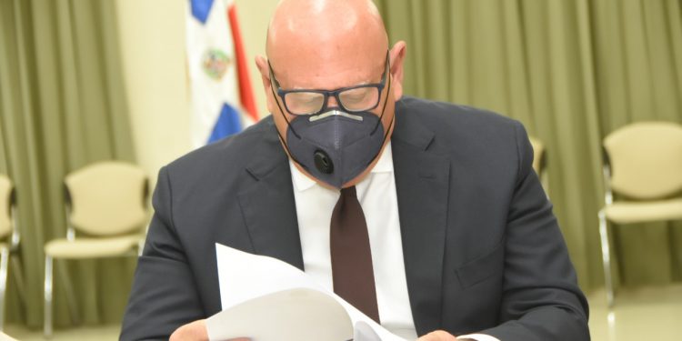 Comisión de Relaciones Exteriores del Senado acuerda invitar a secretarios de ultramar de los partidos