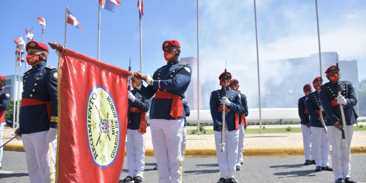 Senadores hacen guardia de honor al féretro de Tirso Mejía Ricart