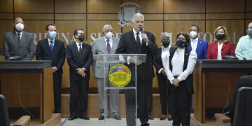 El presidente del Senado posesiona a los jueces del TSE, en representación del Consejo Nacional de la Magistratura