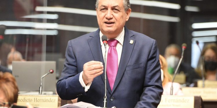 Gustavo Sánchez se disculpa con Yeni y Camacho