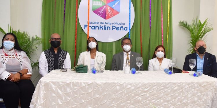 Senador Franklin Peña apoya el talento de San Pedro de Macorís