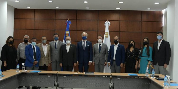 Ministro de Trabajo juramenta miembros de la Comisión Nacional de Empleo.