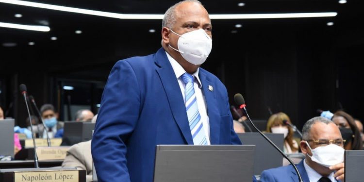 Diputado Bueno afirma préstamos del Gobierno garantizaron la salud al pueblo dominicano