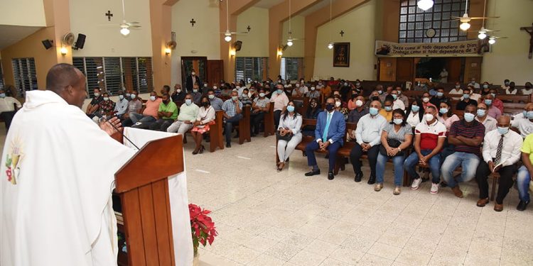 Deligne Ascención entrega remozada parroquia Santo Toribio en sector Los Ríos, Distrito Nacional