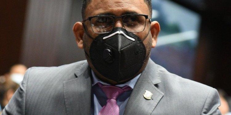 Diputado Aracena pide a procuradora Miriam Germán poner en investigación al personal de la cárcel de La Victoria.