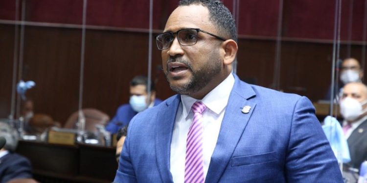 Diputado Heriberto Aracena saluda terminación de planta de aguas residuales de SDE.