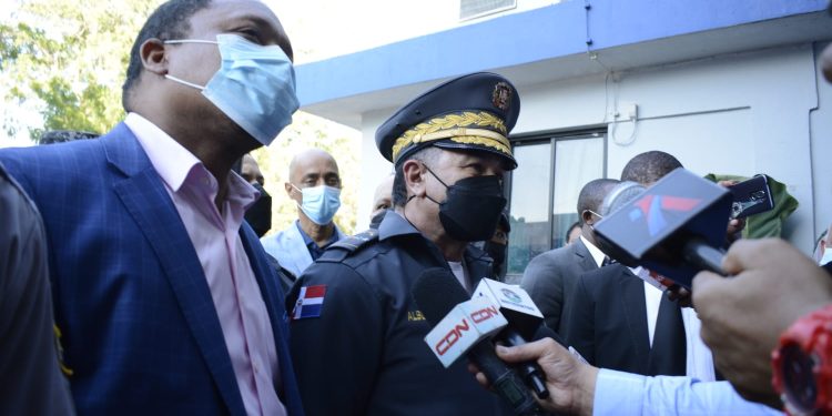 Policía captura Alexis Villalona, quien estaba prófugo por agredir a una mujer durante accidente de tránsito en Baní.